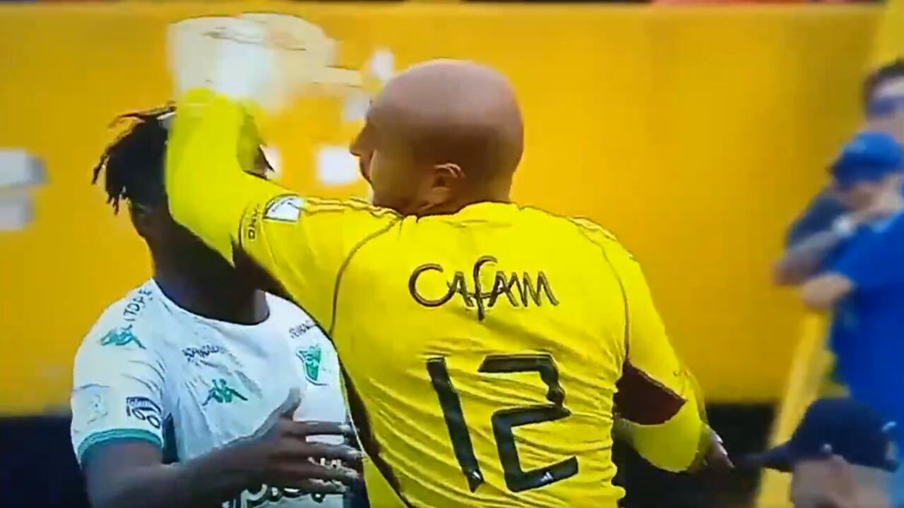 Diego Novoa habría impactado la cara de atacante del Cali