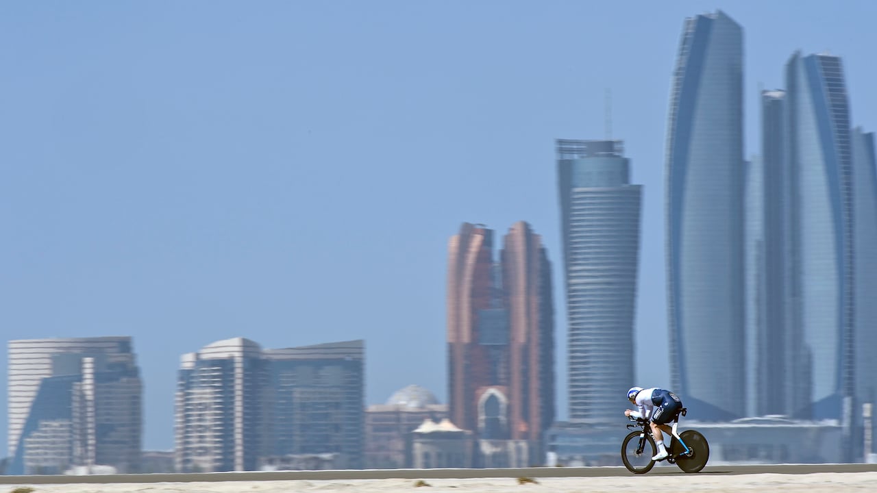 La federación de siete emiratos se convertirá en el único país del Golfo con un fin de semana los sábados y domingos, una decisión que le permite alinearse con la mayoría de los países fuera del mundo árabe.