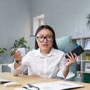 Una de las principales razones por las que los pagos en línea son vulnerables al fraude es la falta de interacción física.