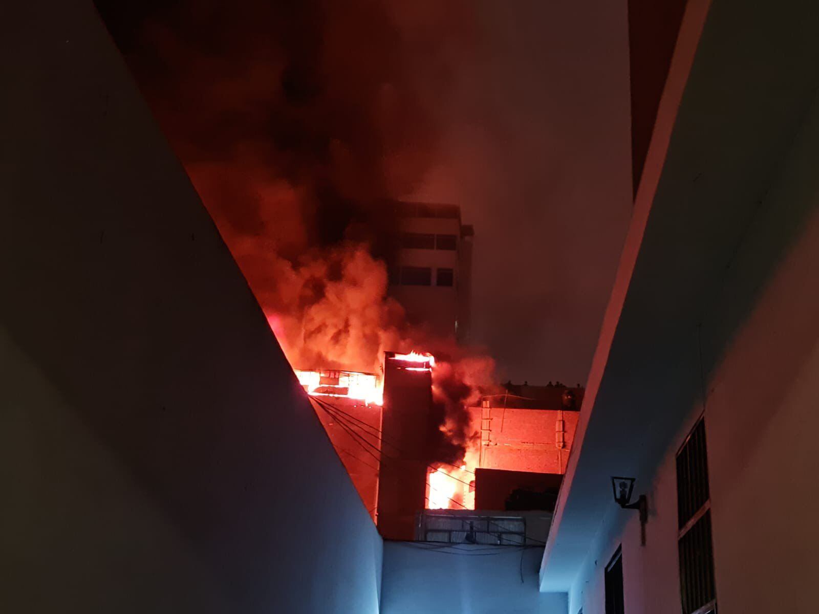 Las autoridades se encuentran intentando calmar el incendio