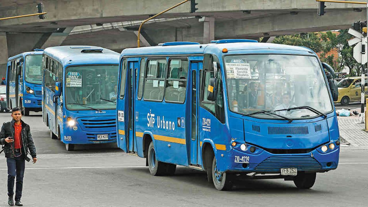 En la licitación para comprar 594 vehículos solo se presentaron dos empresas que al parecer no cumplían con las exigencias del Distrito. Otras empresas no participaron, pues el negocio no era viable económicamente por como estabaa planteado.