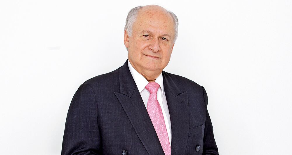 Manuel Elkin Patarroyo Murillo es un médico inmunólogo colombiano. Su vacuna contra la malaria, SPf66, desarrollada en 1987, no logró reducir la enfermedad en diferentes lugares de América Latina y África, lo que resultó en la terminación de su desarrollo posterior.