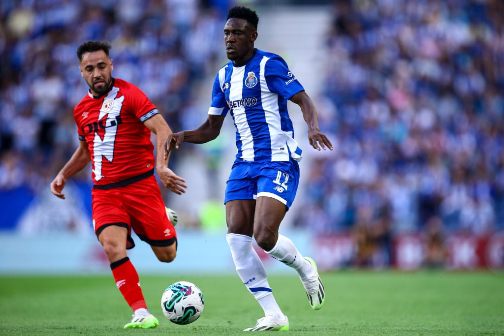 Zaidu Sanusi del FC Porto y Unai Lopez del Rayo Vallecano.