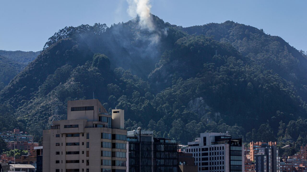 Incendio forestal en los cerros orientales de Bogotá.