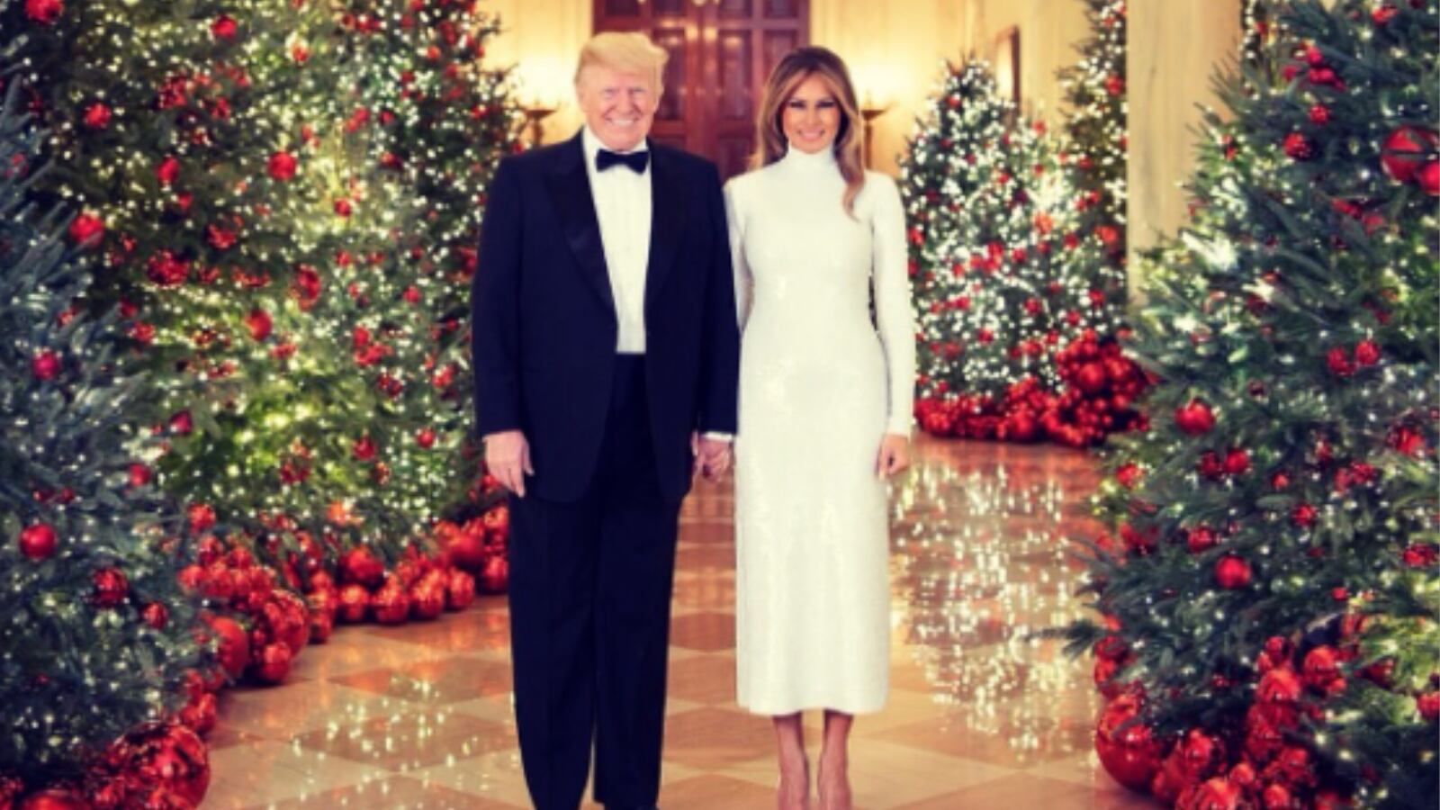 Las decoraciones navideñas de la Casa Blanca en 2025, diseñadas por Melania Trump, atraen a miles de visitantes que buscan recorrer los salones históricos iluminados bajo el lema “Home Is Where the Heart Is”.