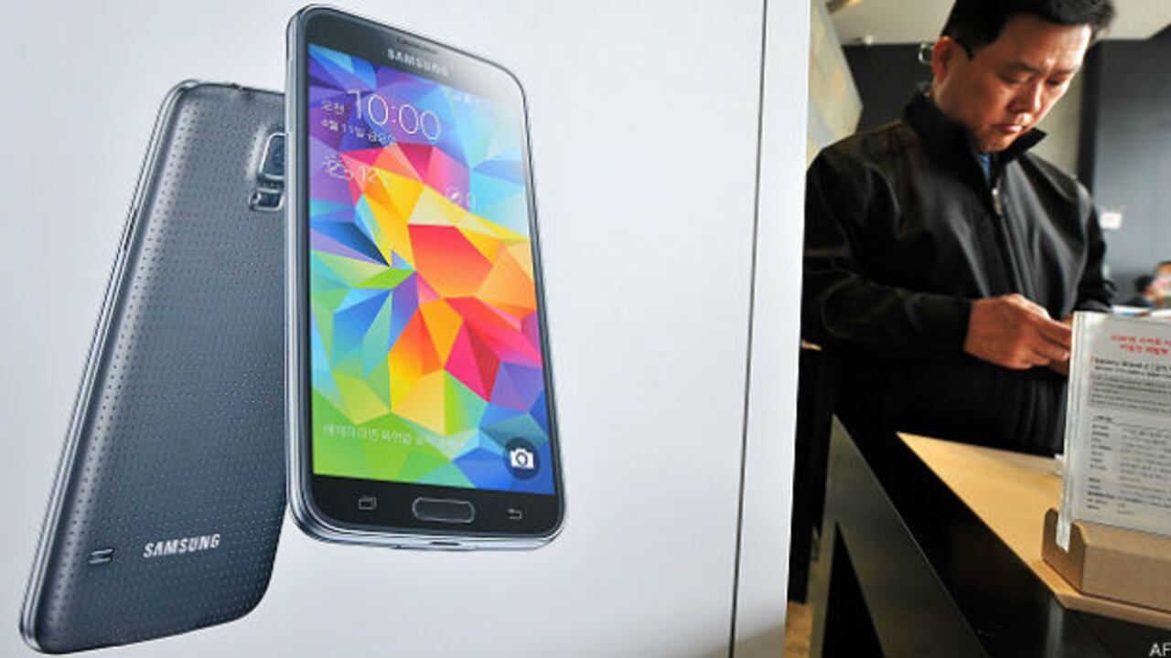 Tiene algunas piezas de hardware de alta gama, sobre todo la pantalla, pero nada que se destaque en un mercado concurrido y competitivo.