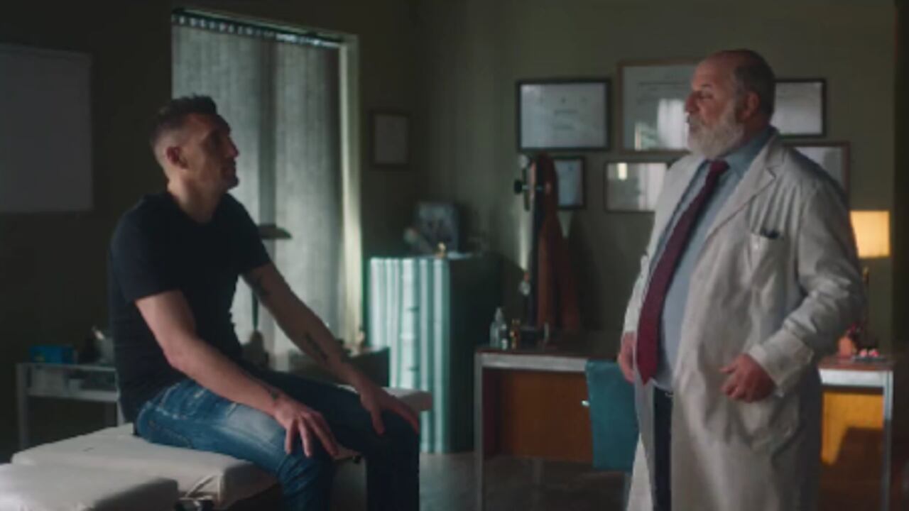 El arquero de la Selección Argentina protagoniza uno de los comerciales para el Mundial Qatar 2022.