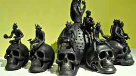 'Cuatro manos, dos oficios, una iconografía” es el nombre de la exhibición que el Museo de Arte Popular de Ciudad de México realizó recientemente con obras de Jacobo Ángeles y Carlomagno, dos artesanos que trabajan la talla de madera de copal y la alfarería en barro negro, ambas típicas del estado de Oaxaca en el sur de México. (Fotos: cortesía Museo de Cultura Popular).