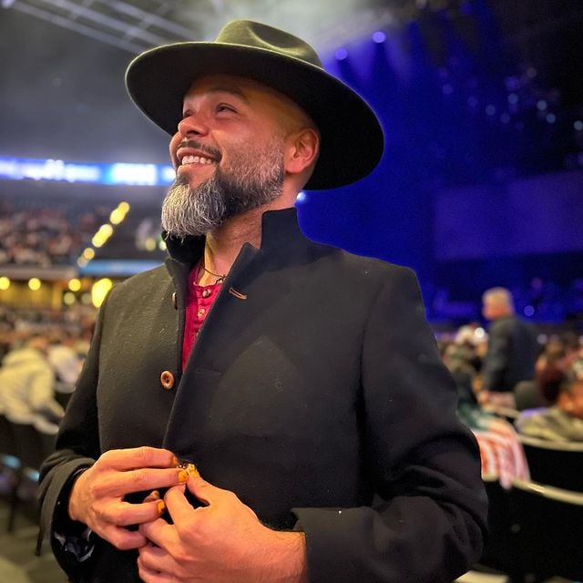 El presentador habla sin tapujos sobre su sexualidad. Foto: Instagram @carlitosvargas.