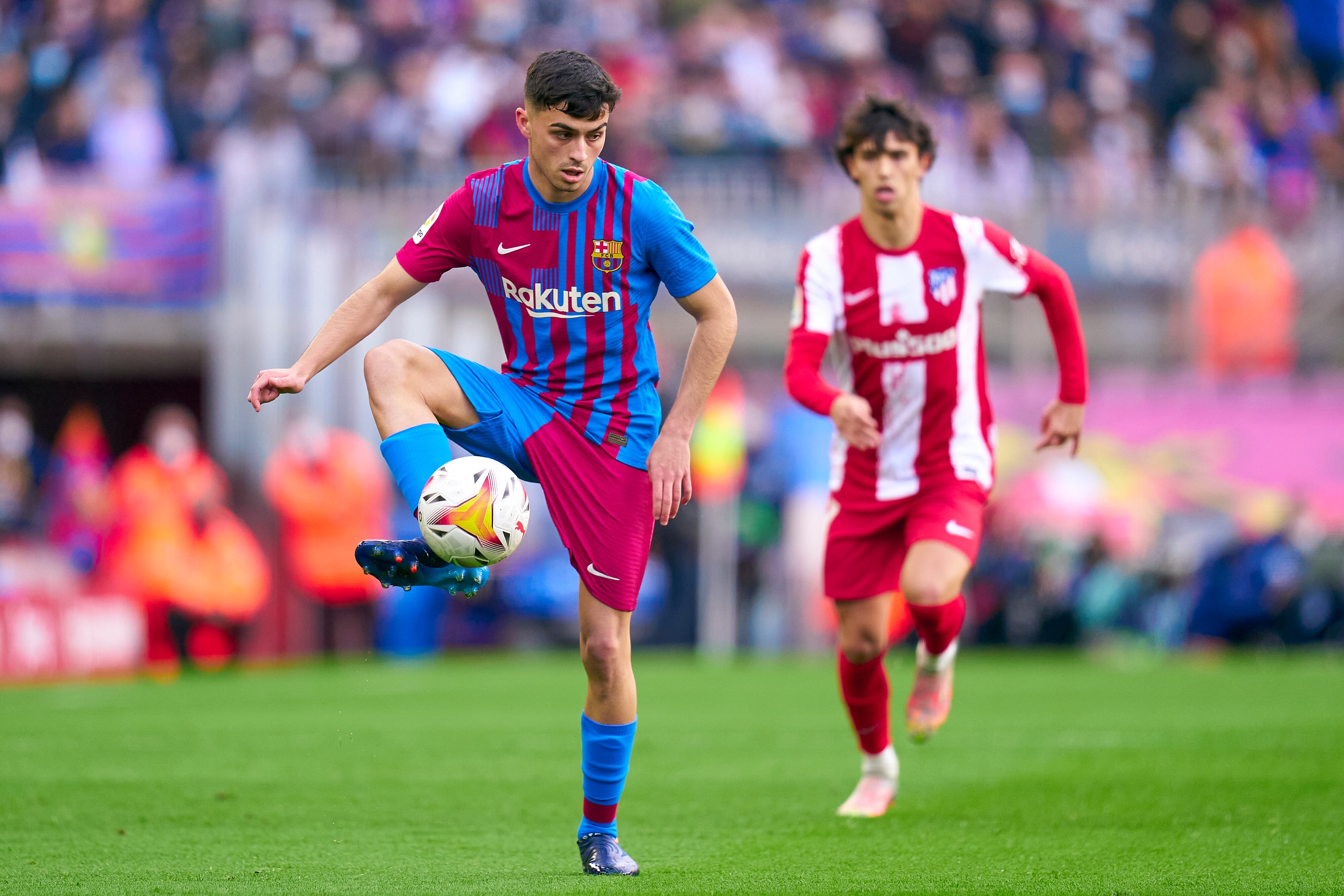 Pedro Gonzalez 'Pedri' del FC Barcelona y João Félix del Atlético de Madrid.