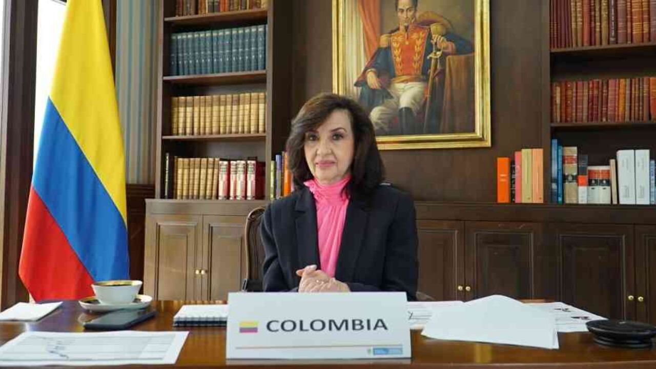 La canciller Claudia Blum dio positivo para coronavirus.