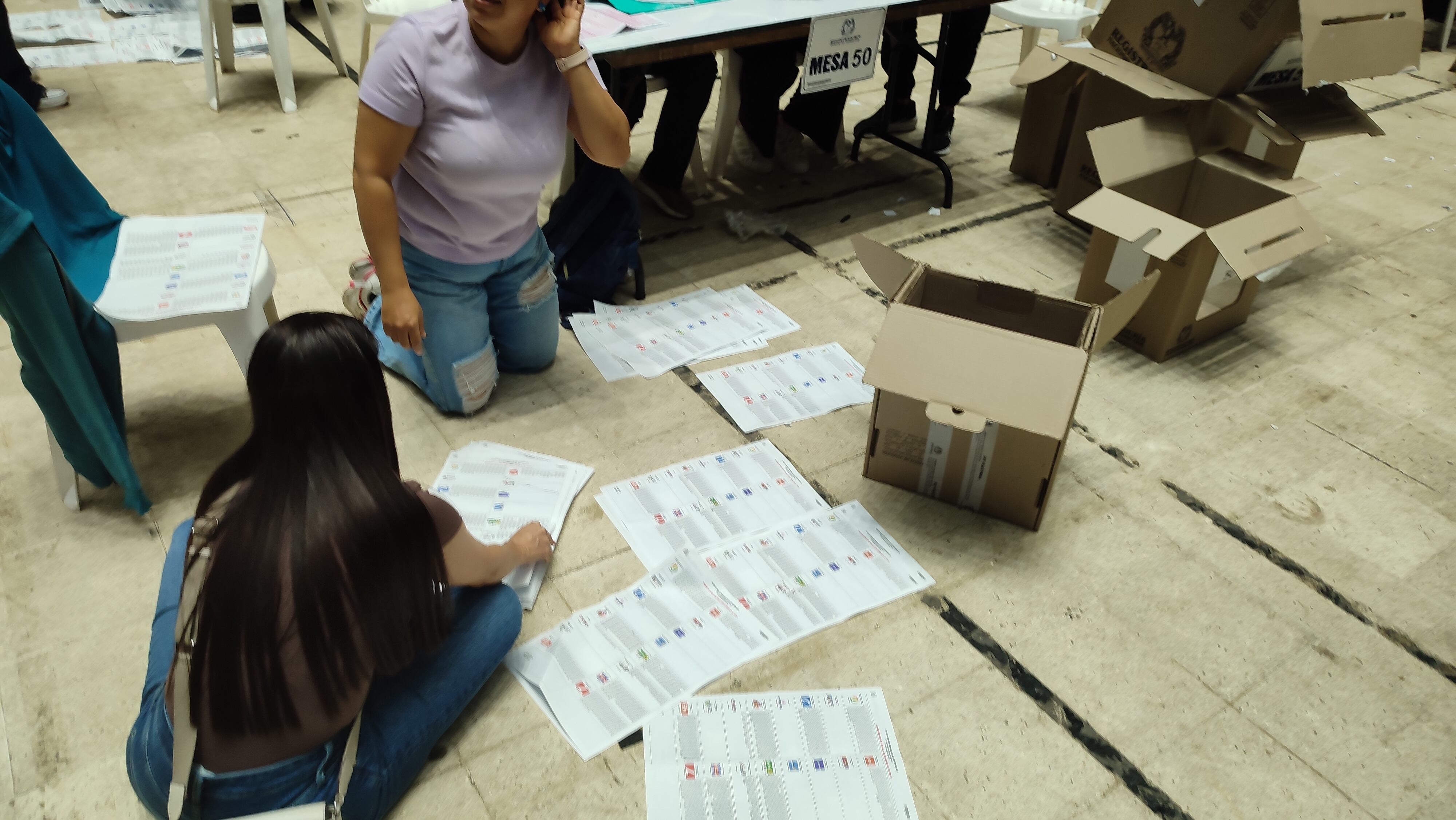 Elecciones legislativas 2026 conteo de votos en el coliseo del pueblo Cali
