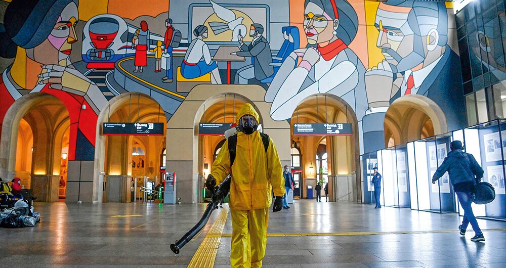 Con la subida de casos en Rusia, el gobierno de Vladimir Putin decidió que la próxima semana no será laborable en el país. Foto: AFP