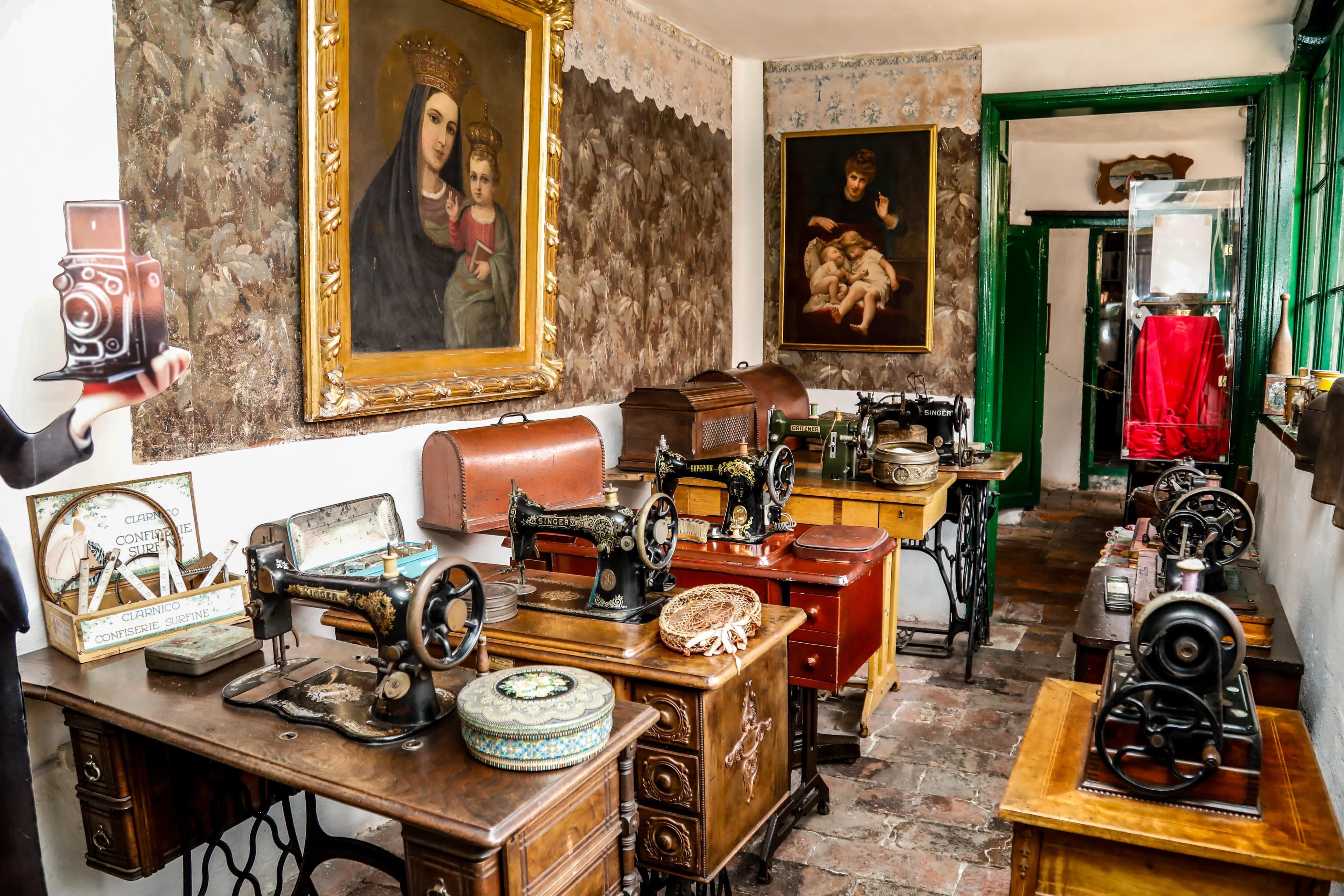 Cuarto de costura en la Casa Museo Guillermo Quevedo Zornoza de Zipaquirá.
