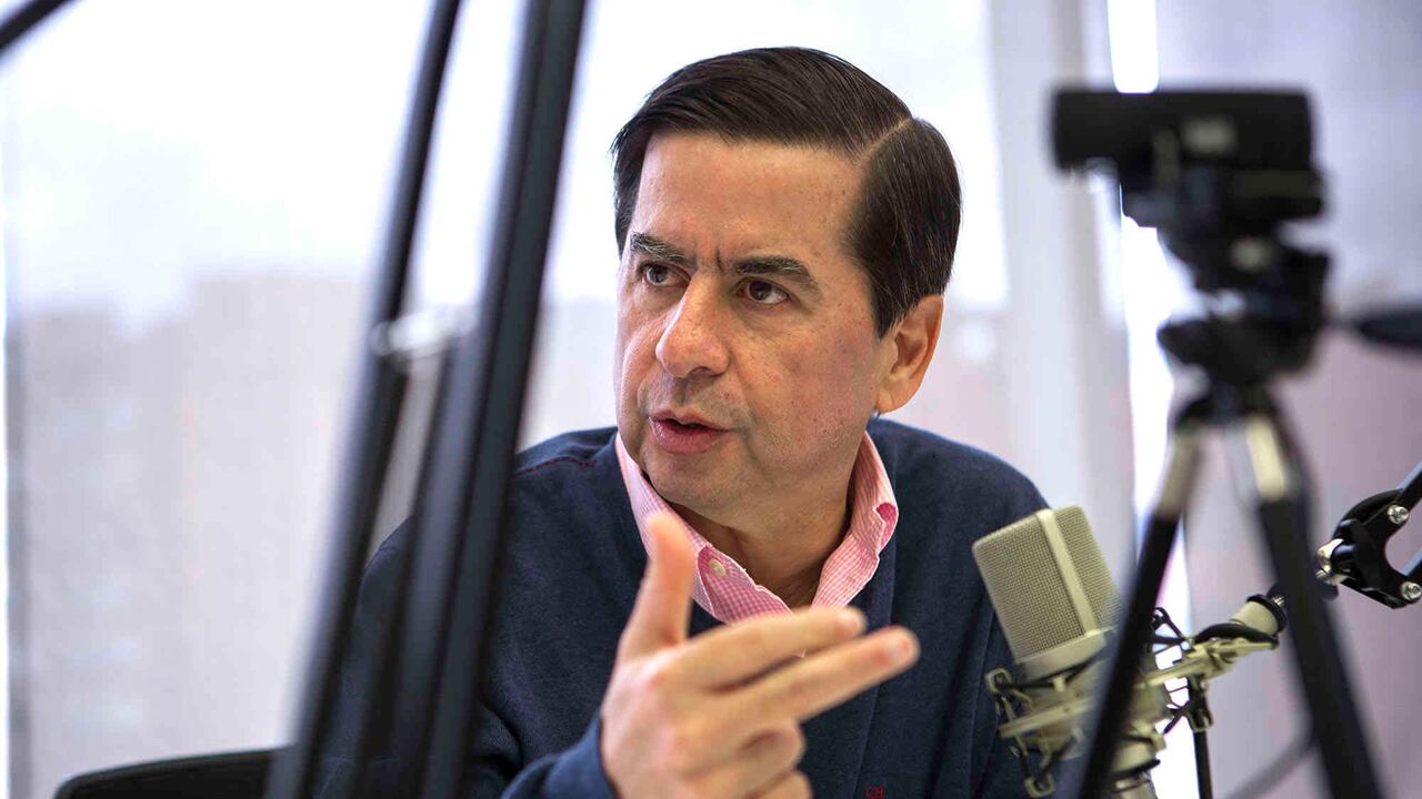 Juan Fernando Cristo, disidente liberal, lidera En Marcha.