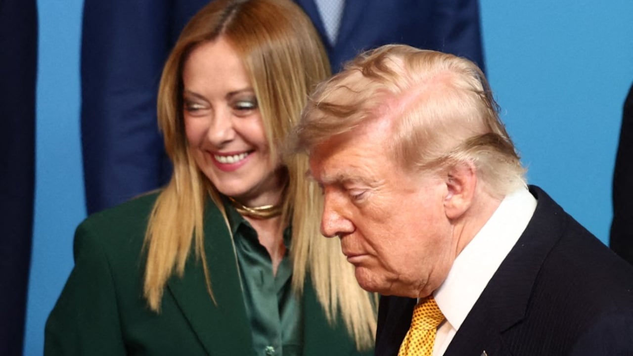 La primera ministra italiana, Giorgia Meloni, y el presidente estadounidense, Donald Trump, se encontraron en la ceremonia de bienvenida en la Cumbre de la Otan en Ankara, Turquía.