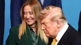 La primera ministra italiana, Giorgia Meloni, y el presidente estadounidense, Donald Trump, durante la ceremonia de bienvenida en la Cumbre de la OTAN en Ankara, Turkiye, el 8 de julio de 2026