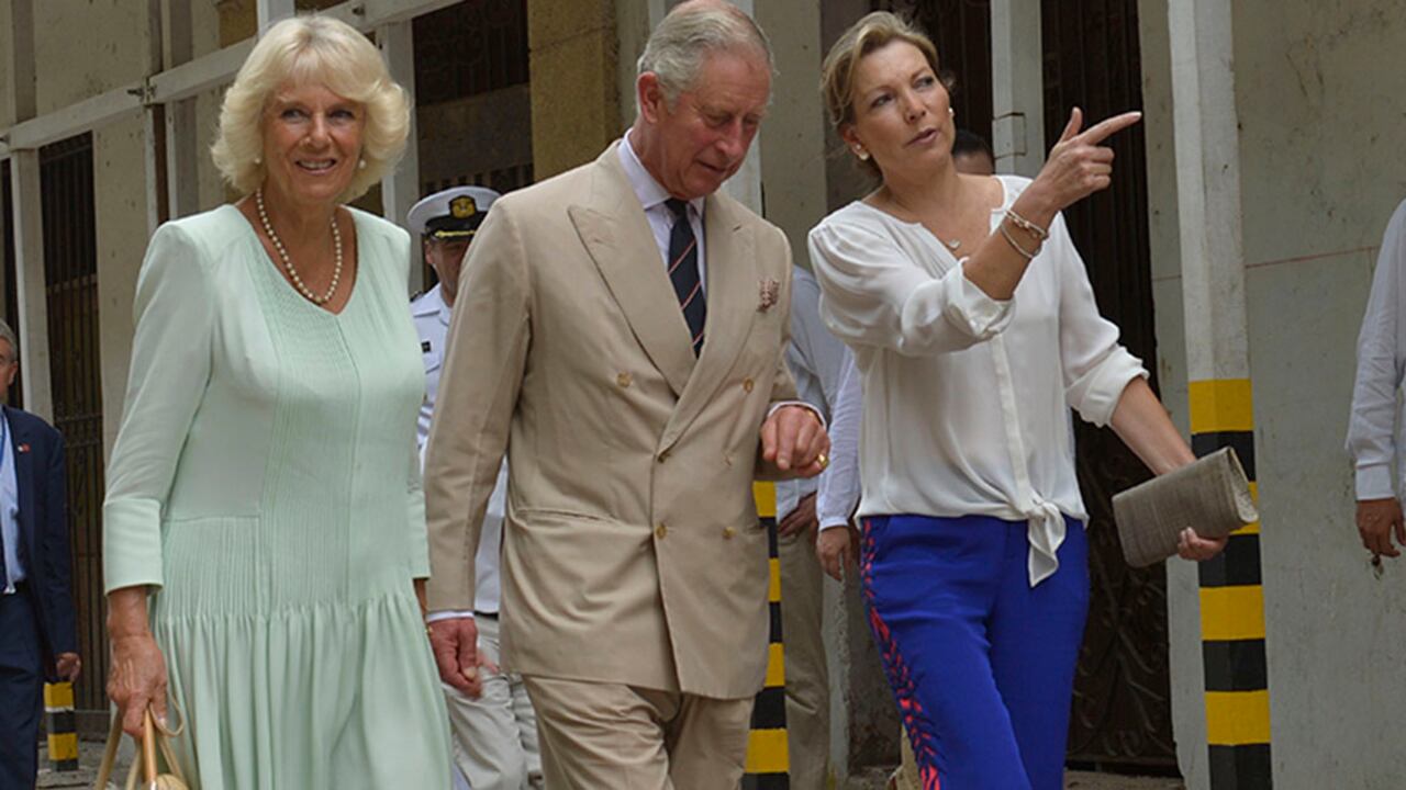 El Príncipe de Gales en compañía de su esposa, Camila. Junto a ellos, María Clemencia Rodríguez de Santos, la esposa del presidente Juan Manuel Santos.
