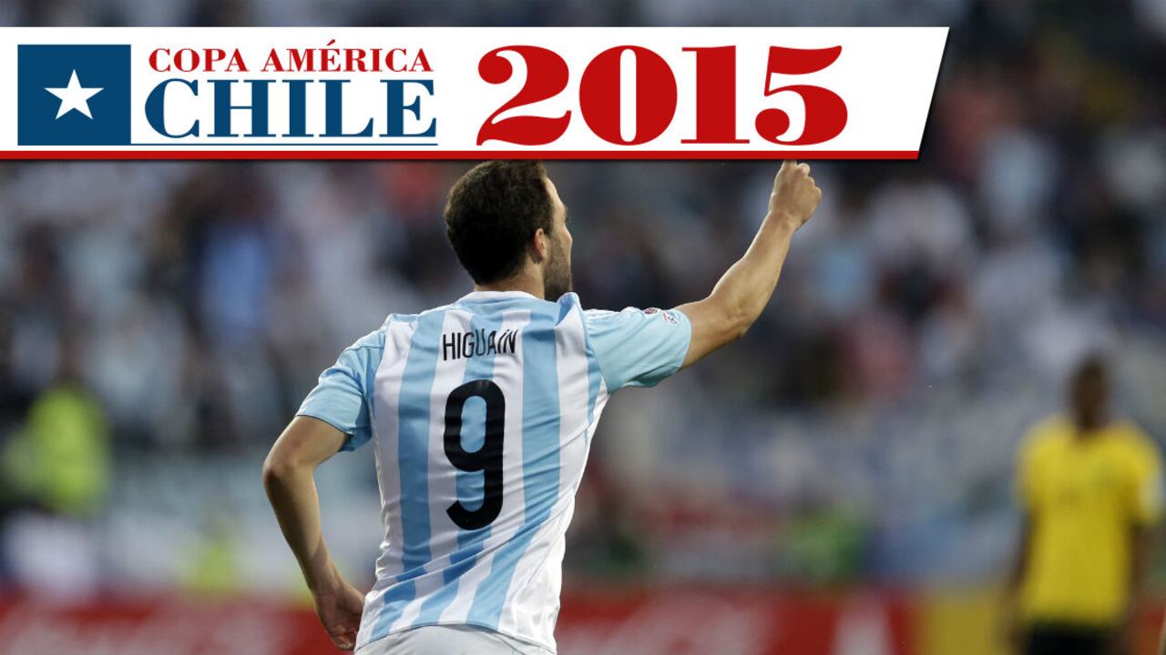 Gonzalo Higuaín celebra el gol con el cual Argentina venció a Jamaica.