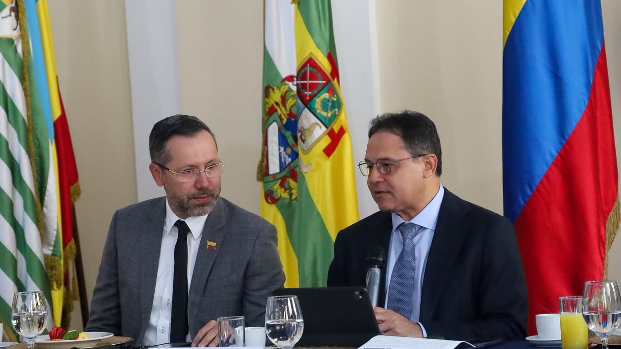 Reunión del Minvivienda con el Centro Democrático