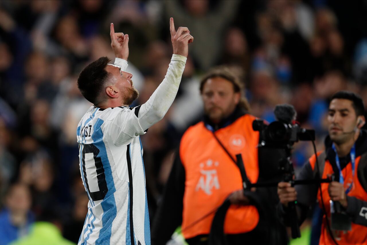 BUENOS AIRES, ARGENTINA - SEPTEMBER 7: Lionel Messi of Argentina celebrates after scoring the team's first goal during a match between Argentina and Ecuador as part of FIFA World Cup 2026 Qualifiers at Estadio Mas Monumental Antonio Vespucio Liberti on September 7, 2023 in Buenos Aires, Argentina. (Photo by Gustavo Ortiz/Jam Media/Getty Images)