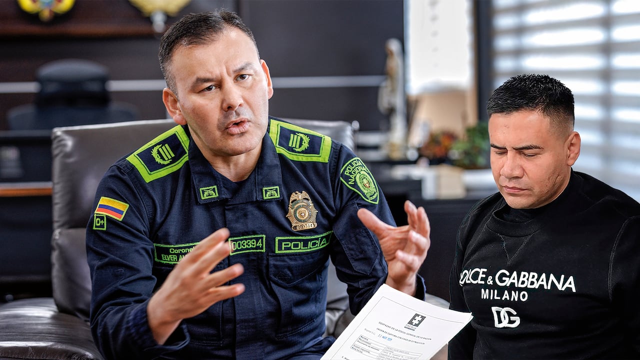 El director de la Dijín, coronel Elver Alonso Sanabria y alias Pipe Tuluá.