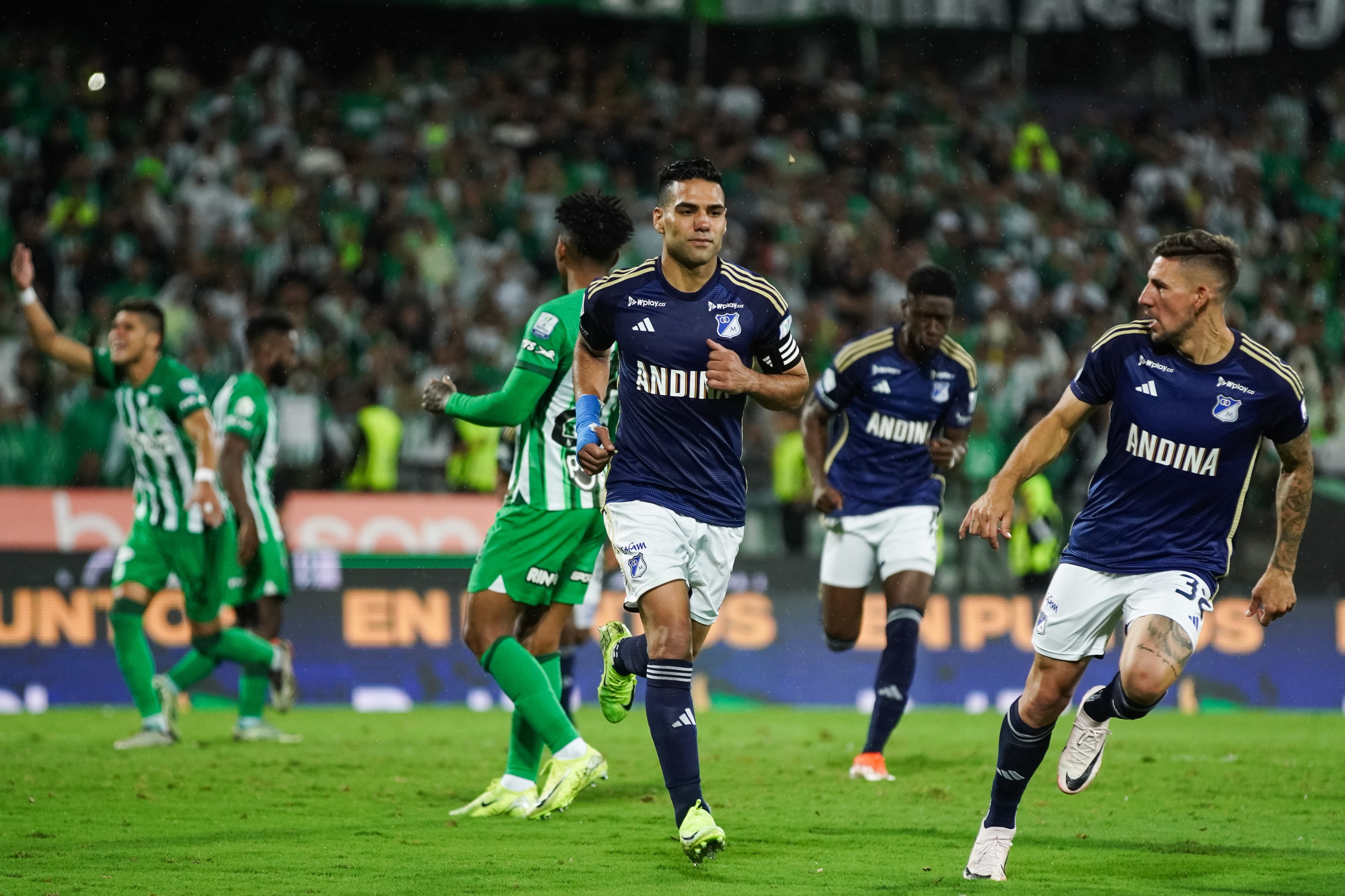 Falcao García celebrando su gol frente a Atlético Nacional en el Atanasio Girardot