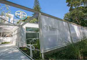 Otros aspectos del proyecto incluyen la ventilación y la luz natural, el aprovechamiento del agua de lluvia y de la energía solar.