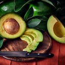 El aguacate tiene un alto contenido de fibra que favorece la digestión.