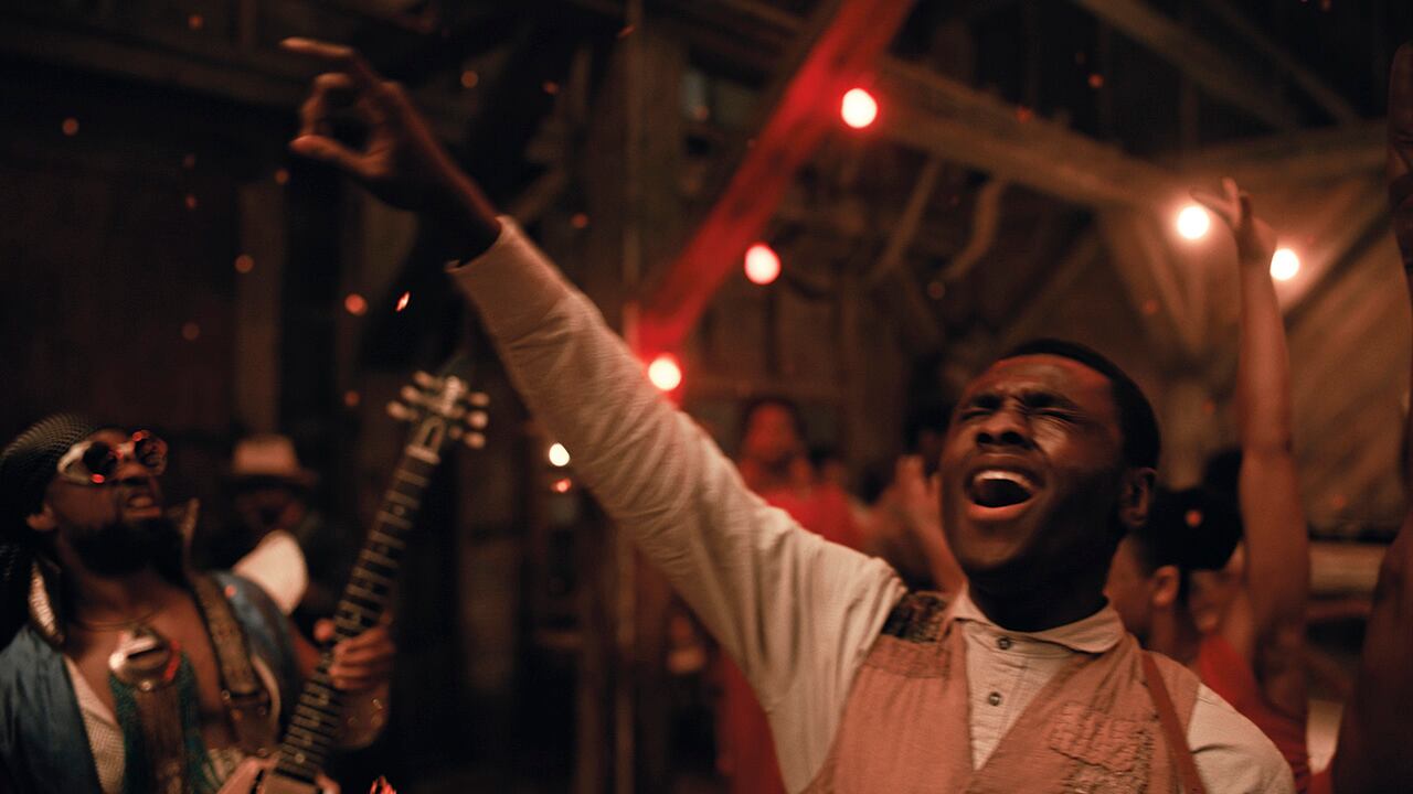 Miles Caton es un joven prodigio del blues en 'Sinners'.