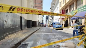 La crisis económica e infraestructural que golpea al centro histórico de Cali tras el devastador terremoto de magnitud 7.4 del pasado 10 de agosto ha encendido las alarmas entre comerciantes y autoridades. La icónica Catedral de San Pedro Apóstol, que sufrió graves fallas estructurales, comprometiendo principalmente su cúpula y cubiertas, hizo que la Alcaldía de Cali y la Secretaría de Movilidad establecieran cierres preventivos y restricciones viales estrictas en los alrededores, ante el inminente riesgo, lo que ha afectado gravemente al comercio, que pide a la alcaldía no dejarlos solos.