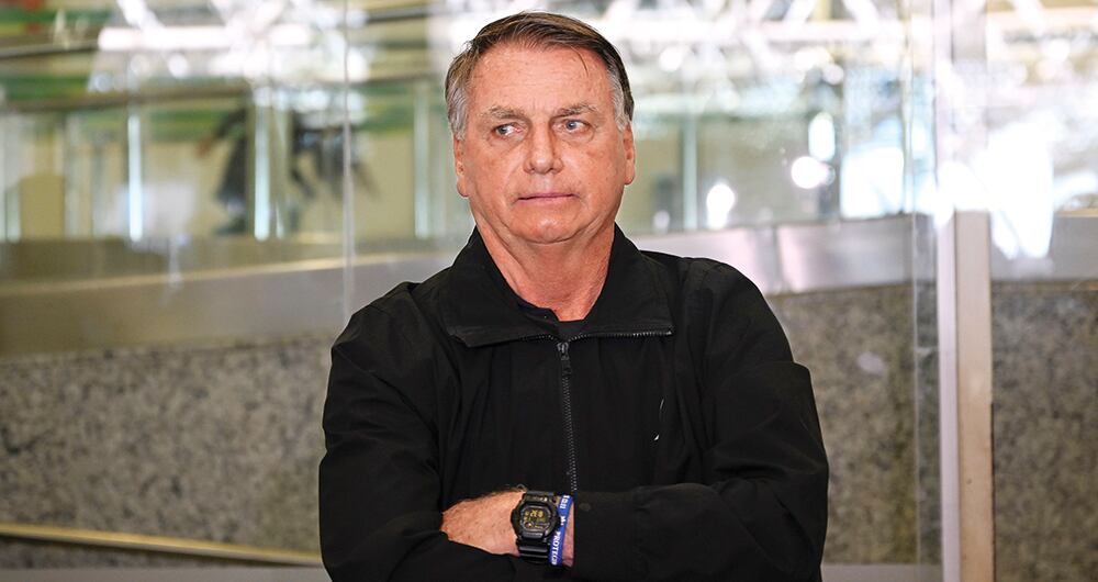 Encuentran mensajes del expresidente de Brasil, Jair Bolsonaro, en donde expresa su intención de huir a Argentina y pedir asilo político. 