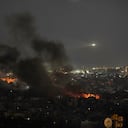 El humo se eleva después de los ataques aéreos israelíes en Dahiyeh, Beirut, Líbano, el sábado 5 de octubre de 2024. (Foto AP/Bilal Hussein)