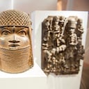 Tres bronces de Benín desplegados en el Museo de Arte y Artesanía de Hamburgo, en una imagen de 2018. Foto: Daniel Bockwoldt.