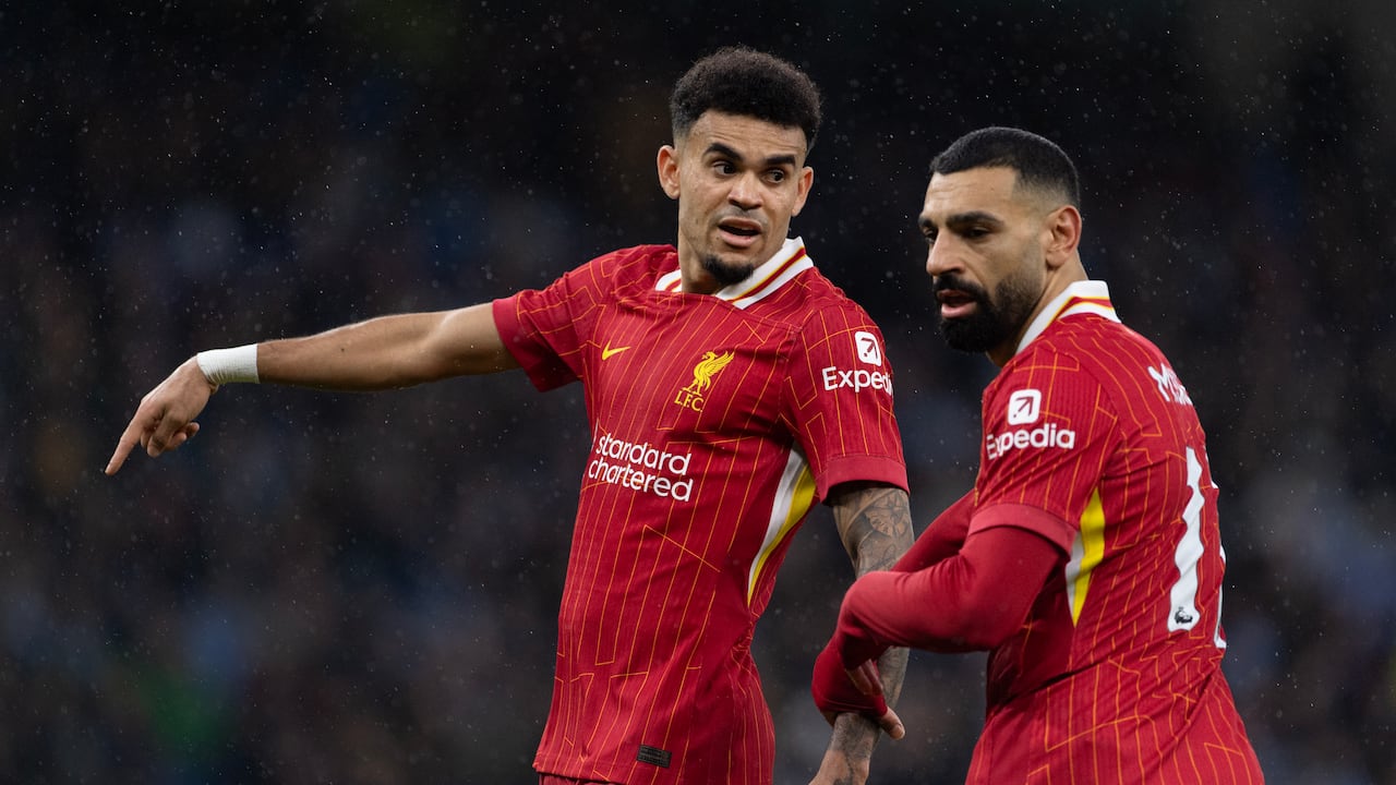 MANCHESTER, ENGLAND - FEBRUARY 23: Luis Diaz and Mohamed Salah of Liverpool during the Premier League match between Manchester City FC and Liverpool FC at Etihad Stadium on February 23, 2025 in Manchester, England. (Photo by Visionhaus/Getty Images)