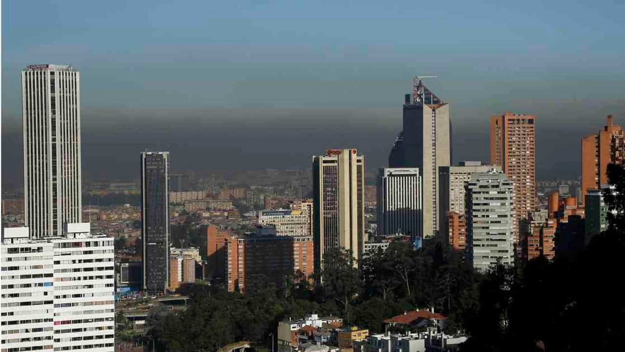 Los incendios que se vienen registrando en otras regiones del país estarían afectando la calidad del aire de Bogotá, debido a que las corrientes transportan los contaminantes. Foto: Guillermo Torres/Semana.