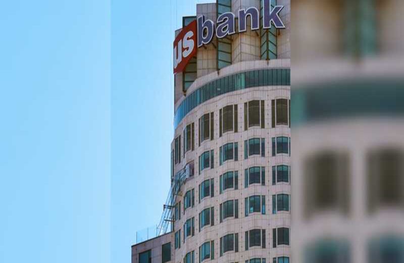 El edificio US Bank Tower, de 73 pisos, es el más alto del occidente de Estados Unidos.  Fotografía: AP