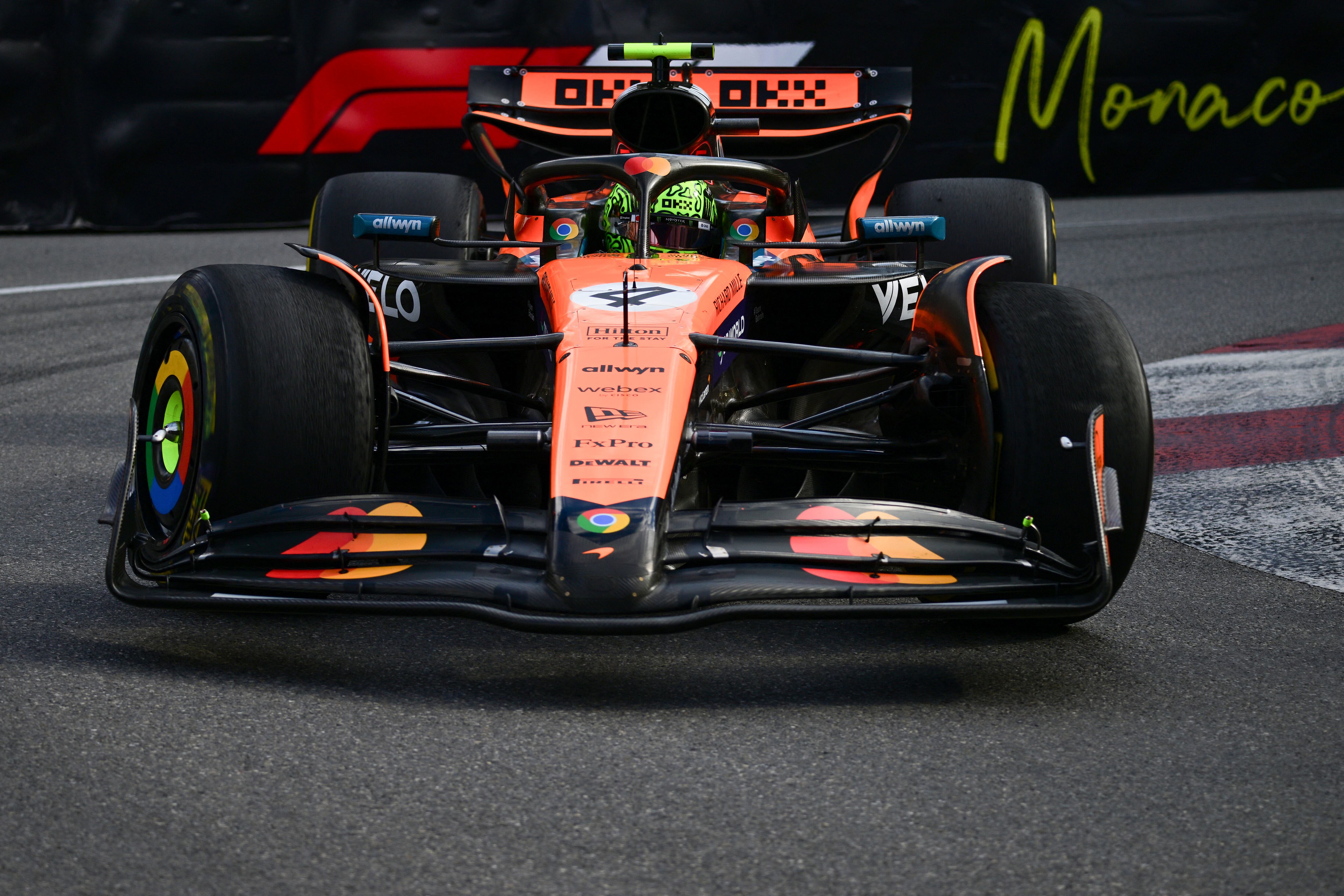El piloto británico de McLaren, Lando Norris, conduce durante la segunda sesión de prácticas para el Gran Premio de Mónaco de Fórmula Uno.