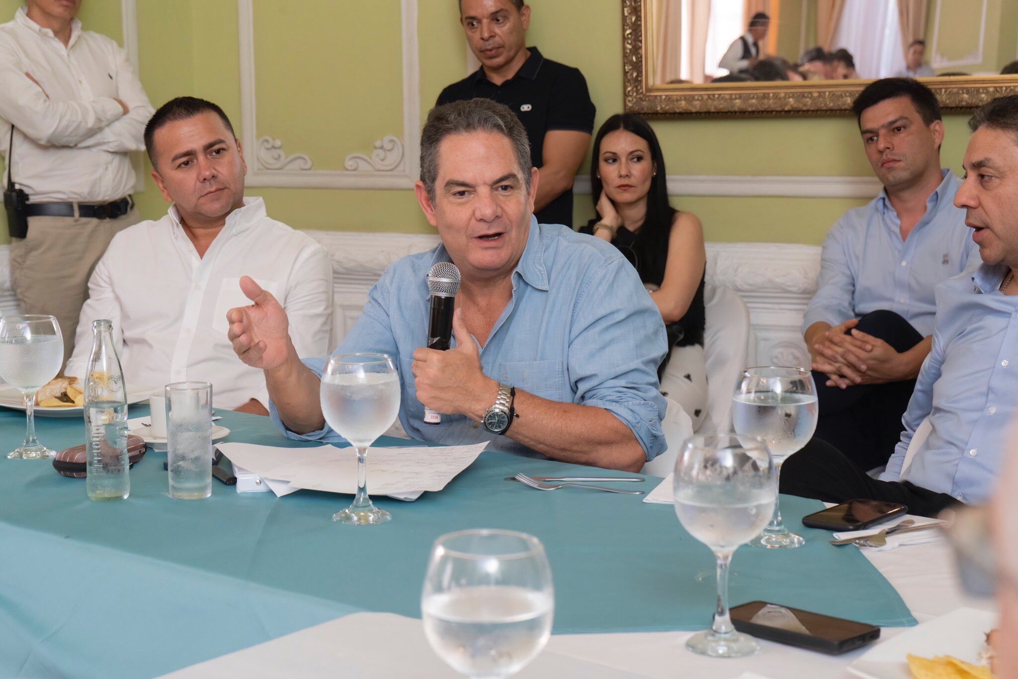 El exvicepresidente pidió a los partidos políticos rechazar, en el Congreso, la consulta popular.