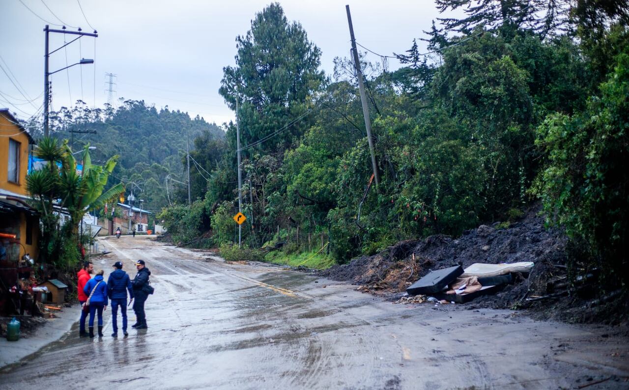 Vía entre Bogotá y La Calera luego de las emergencias de este sábado 12 de noviembre.