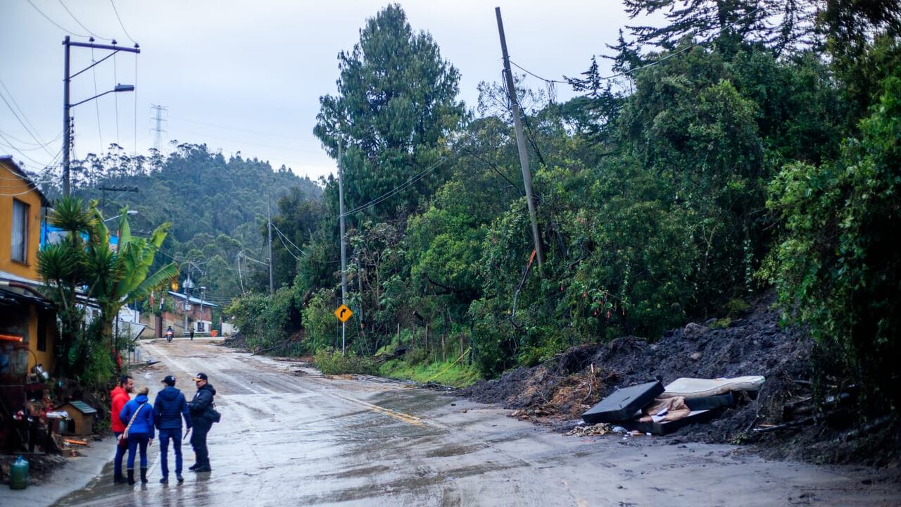 Vía entre Bogotá y La Calera luego de las emergencias de este sábado 12 de noviembre.