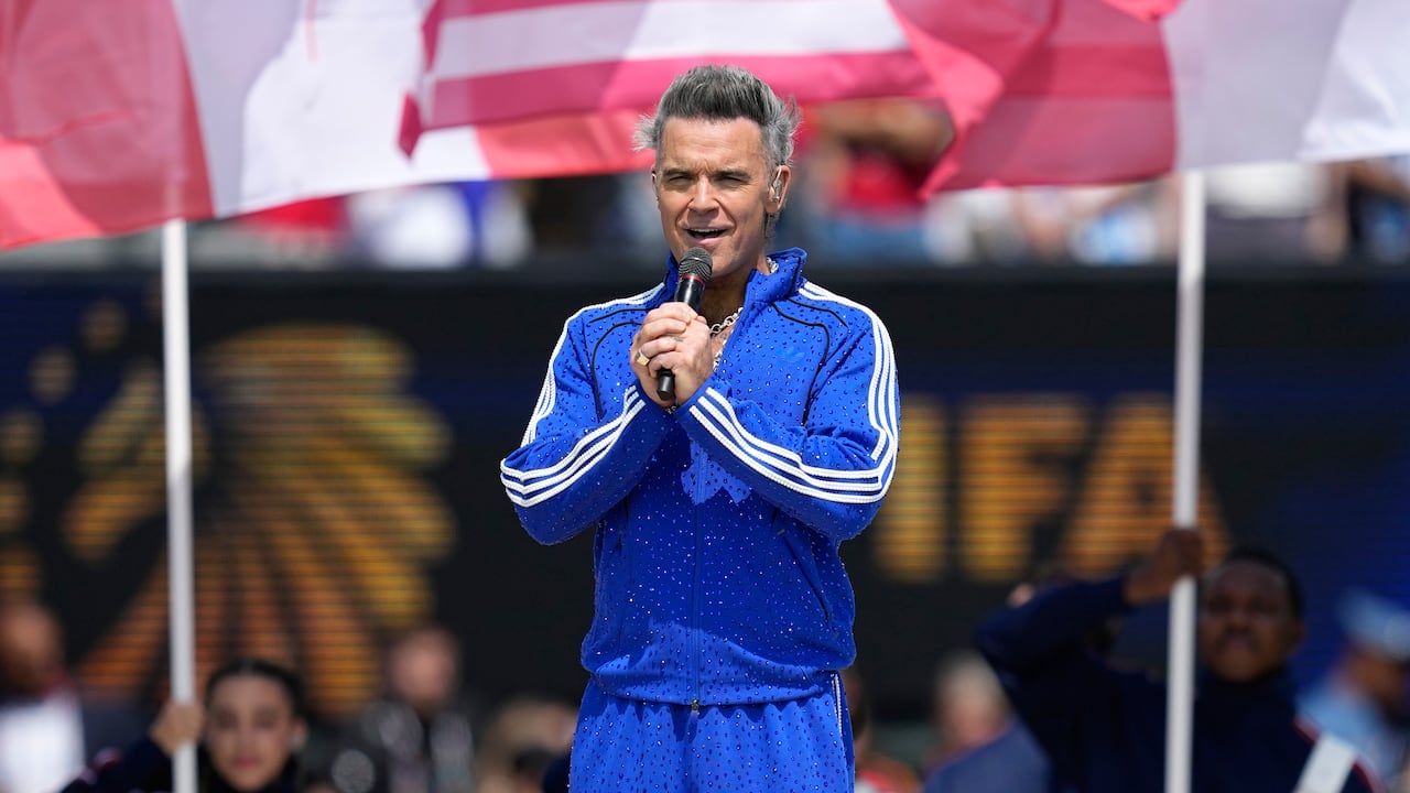 Robbie Williams durante su presentación en la final del Mundial de Fútbol 2026.
