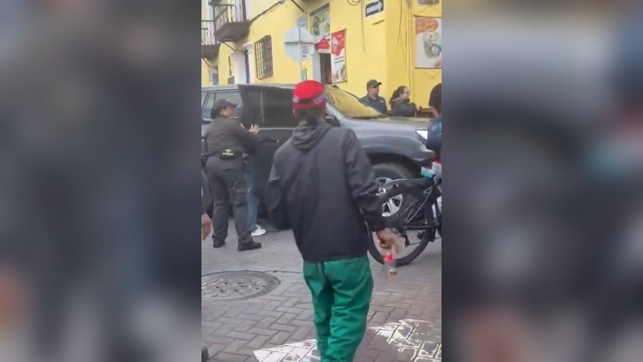 Al parecer, la camioneta pertenece a un esquema de seguridad.