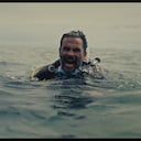 En PACÍFICO, un grupo de buzos viaja a la isla de Malpelo para vivir la aventura de sus vidas. Durante su última inmersión, una poderosa corriente los arrastra y los separa. Sin barco, sin rumbo y a cientos de kilómetros de tierra firme, deberán encontrar la manera de sobrevivir en medio del océano mientras, desde tierra, comienza una búsqueda para encontrarlos.