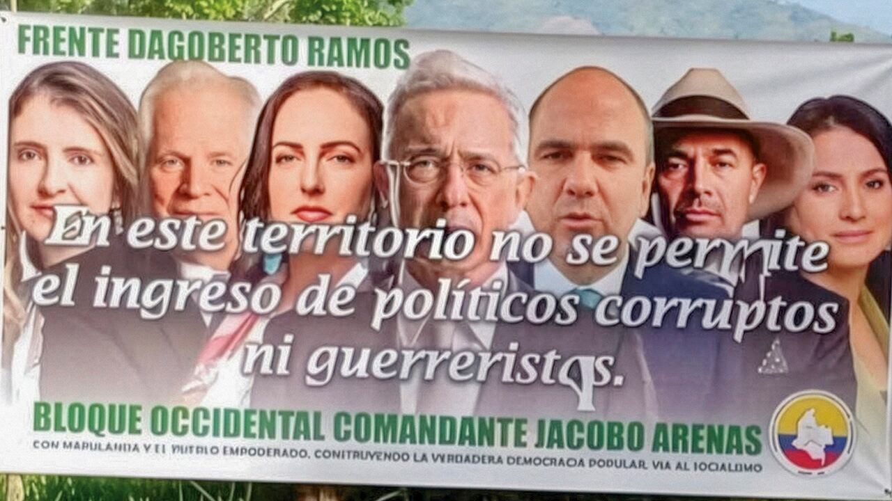 Esta es una de las vallas que las disidencias de las Farc han puesto en diferentes municipios del Cauca y Nariño. Esas estructuras prohíben el proselitismo de candidatos de derecha, específicamente del Centro Democrático. 