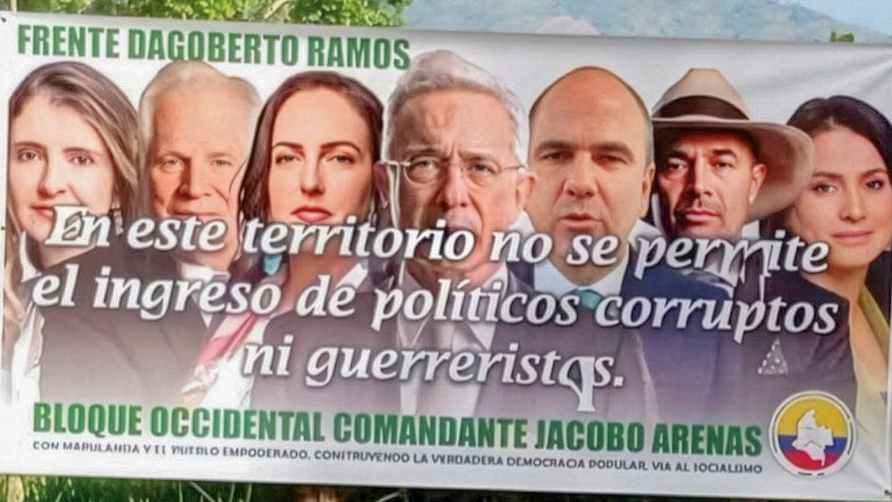 Esta es una de las vallas que las disidencias de las Farc han puesto en diferentes municipios del Cauca y Nariño. Esas estructuras prohíben el proselitismo de candidatos de derecha, específicamente del Centro Democrático.