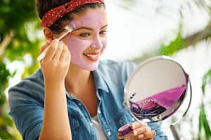 La vitamina K que cuenta la betabel mejora la microcirculación de la piel, evita las inflamaciones y con el tiempo, va mostrando un aspecto fresco y joven.