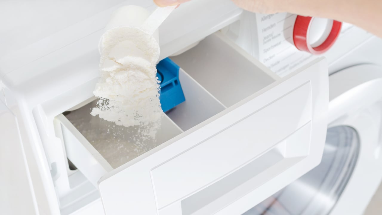 Este ingrediente de cocina potenciará los ciclos de lavado de la lavadora; Suaviza la ropa