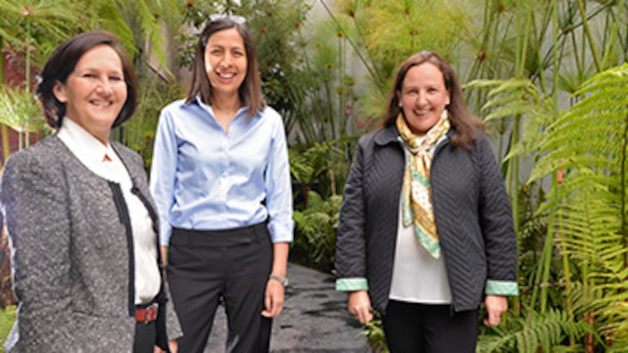 Mariana Posse, socia de Posse Herrera Ruiz, Claudia Barrero, socia de prietocarrizosa, y Paula Samper, socia de Gómez Pinzón Zuleta.