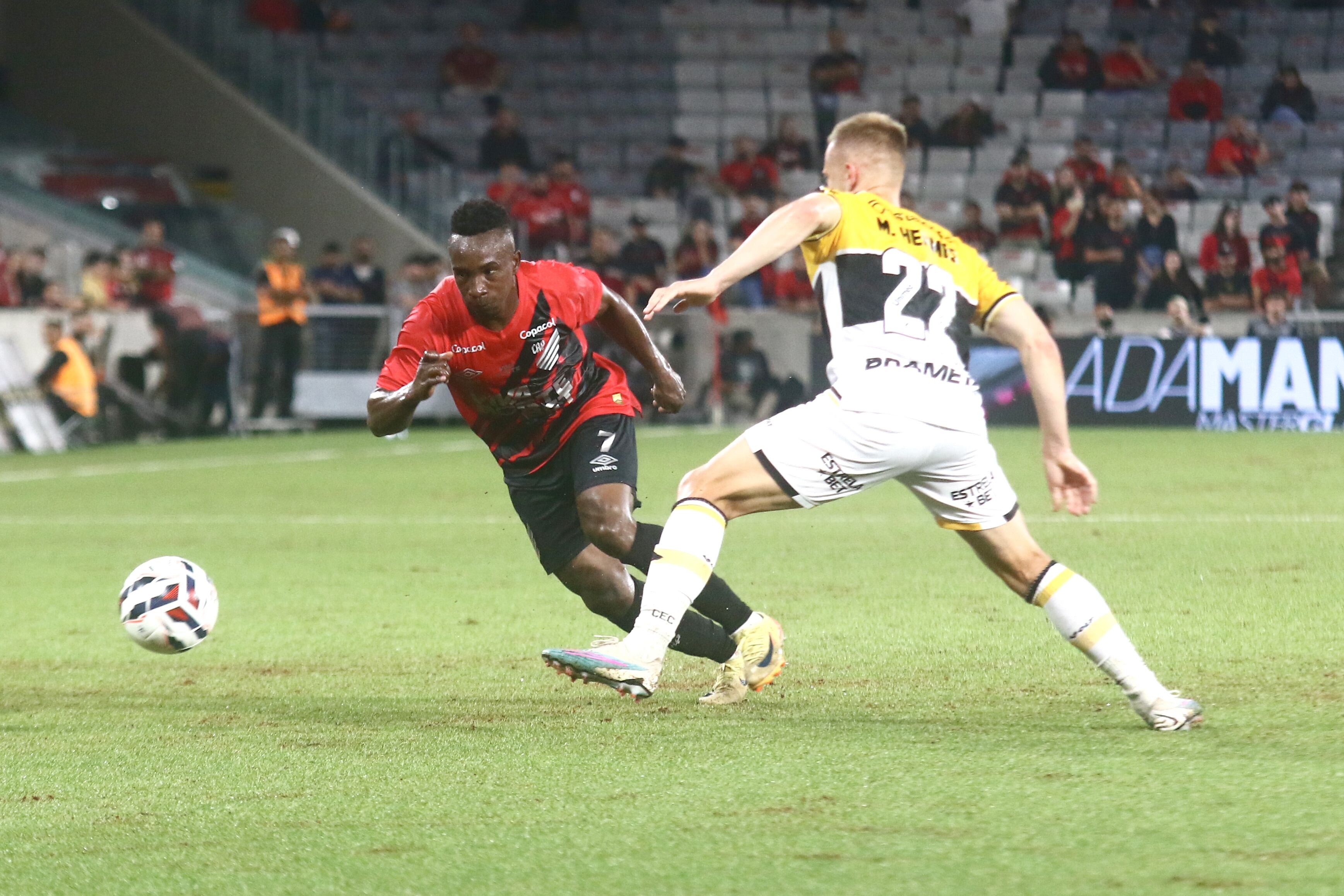 Kevin Velasco, a player from ATHLETICO-PR, contends for the ball with Marcelo Hermes, a player from CRICIUMA, during the match at ARENA DA BAIXADA stadium for Brasileiro Serie B 2025 Round 1 in Curitiba, Brazil, on April 10, 2025. (Photo by Gabriel Machado/NurPhoto via Getty Images)